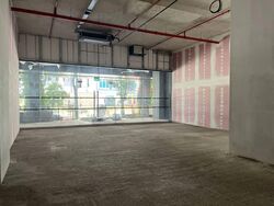 Middle Road (D7), Retail #570505271